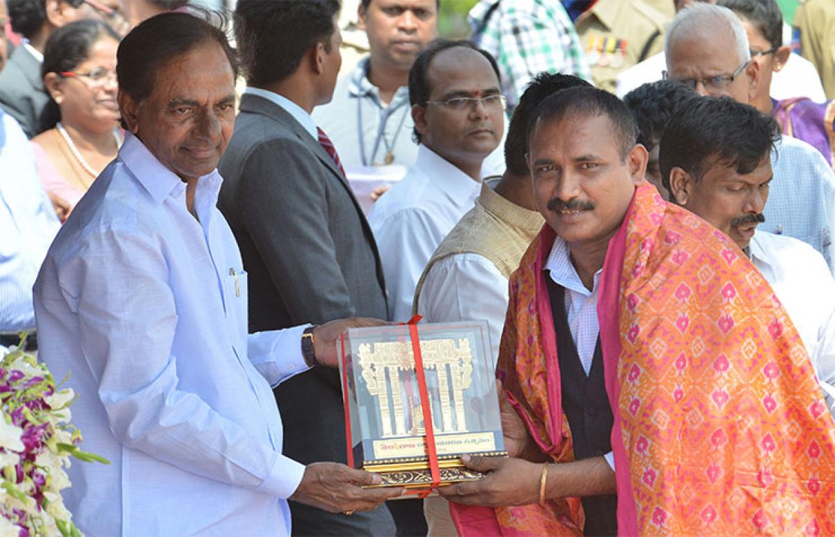 Mukesh Hockey Academy Time KCR steps in